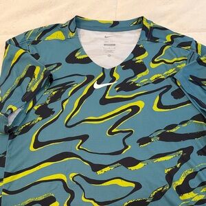 Nike Tennis Shirt Slim Fit Size L